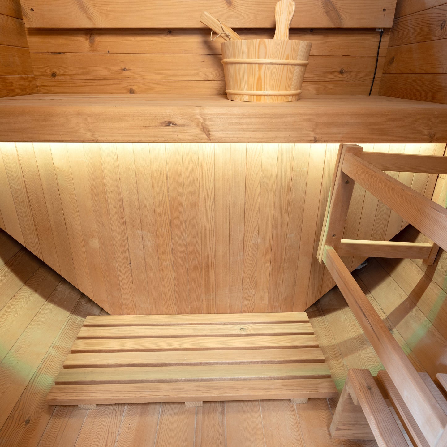Holl's Traditional sauna COCOON 130